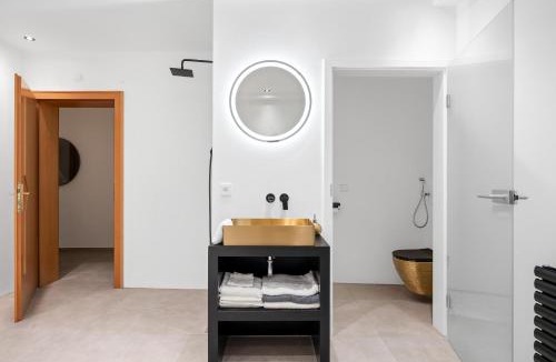 Rohrdorf Apartment | Moderne Ferienwohnung mit Bergblick und großer Terrasse nahe Simssee, Chiemsee und Autobahn A8 Salzburg - München
