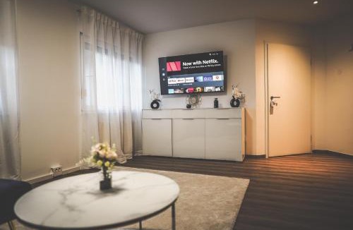Sinsheim Apartment | Moderne Ferienwohnung mit Kochinsel in Sinsheim Zentral ruhig und Netflix - Erstbezug WeHome Komfort