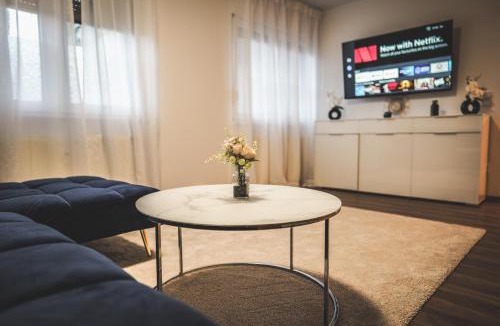 Sinsheim Apartment | Moderne Ferienwohnung mit Kochinsel in Sinsheim Zentral ruhig und Netflix - Erstbezug WeHome Komfort