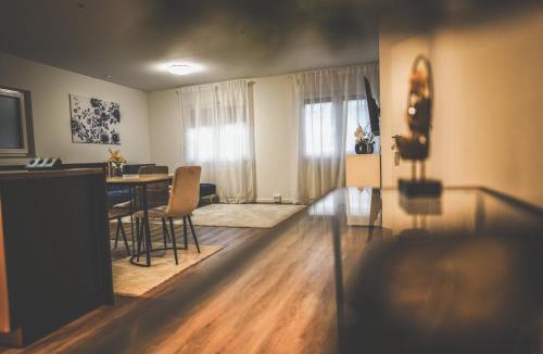 Sinsheim Apartment | Moderne Ferienwohnung mit Kochinsel in Sinsheim Zentral ruhig und Netflix - Erstbezug WeHome Komfort