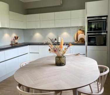 Trondheim Apartment | Moderne leilighet, 3 sov, parkering.