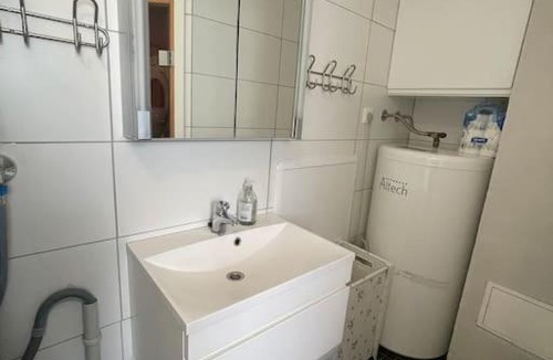 Vagan Apartment | Moderne leilighet med badstue og havutsikt