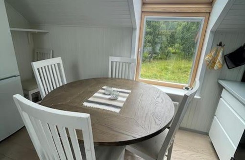 Vagan Apartment | Moderne leilighet med badstue og havutsikt