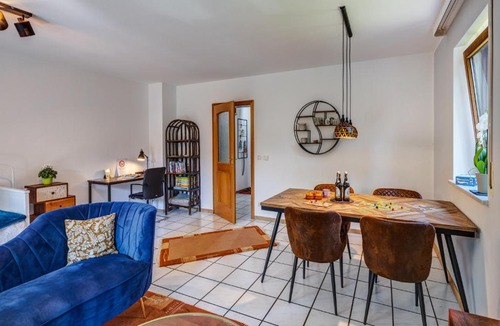 Munchen District Apartment | Moderne Maisonette mit Garten