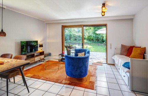 Munchen District Apartment | Moderne Maisonette mit Garten