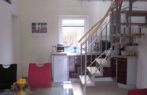 Altglienicke House | Moderne Maisonette-Wohnung mit Terrasse by Interhome