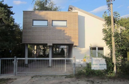 Altglienicke Apartment | Moderne Maisonette-Wohnung mit Terrasse by Interhome