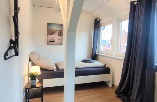 Trossingen Apartment | Moderne Monteurwohnung für 6 Personen bei Villingen-Schwenningen, TV, Einzelbetten, WLAN, Bettwäsche, Handtücher inklusive - TR01