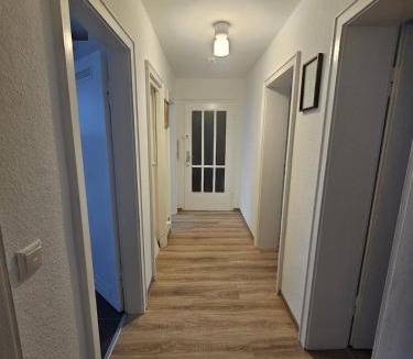 Wahlershausen Apartment | Moderne Wohnung gegenüber Bahnhof
