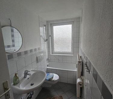 Wahlershausen Apartment | Moderne Wohnung gegenüber Bahnhof