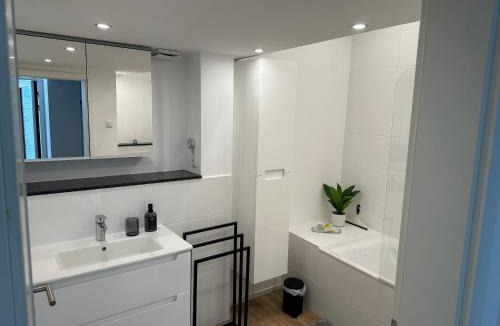 Osterath Apartment | Moderne Wohnung mit guter Anbindung & Nähe Messe