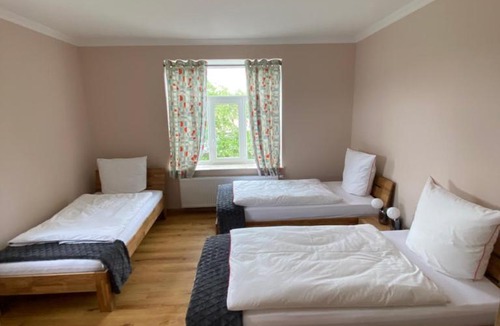 Borna Apartment | Moderne Wohnung nahe Leipzig und Leipziger Neuseenland mit großer Terrasse für Familien & Gruppen, WLAN, Parkplatz