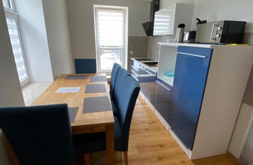 Borna Apartment | Moderne Wohnung nahe Leipzig und Leipziger Neuseenland mit großer Terrasse für Familien & Gruppen, WLAN, Parkplatz