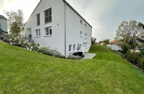 Wasseralfingen Apartment | Modernes Apartment mit eigener Terrasse & Garten