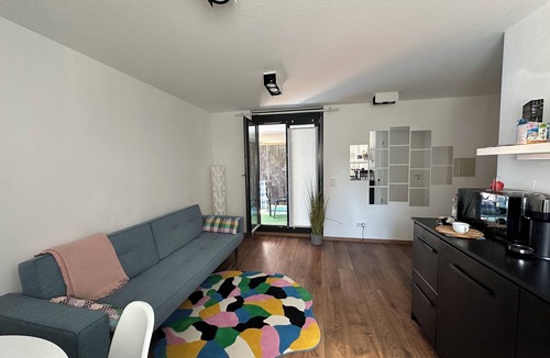 Universitat Apartment | Modernes Appartement mit Wohnküche Zwischen Stuttgart Hbf und Katharinenhospital
