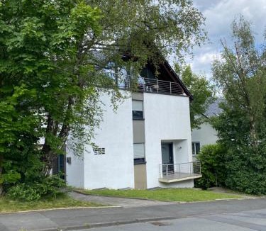 Hustadt Apartment | Modernes Ferienhaus mit 2 Balkonen, Terrasse und Garten !