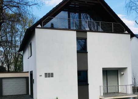 Hustadt Apartment | Modernes Ferienhaus mit 2 Balkonen, Terrasse und Garten !