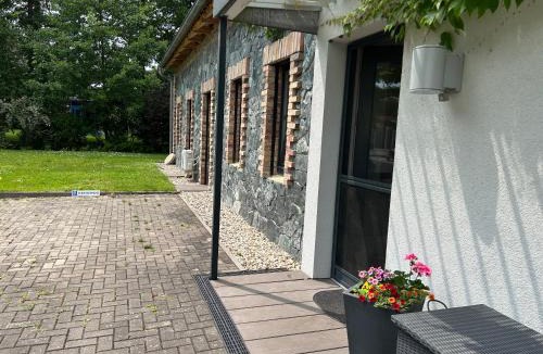 Storkow Apartment | Modernes Gartenatelier am Mühlenfließ