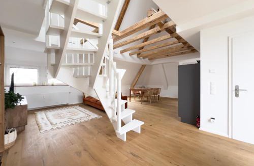 Lechhausen Apartment | Modernes Maisonette-Apartment mit Terrasse I Augsburg City