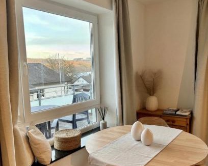 Sondern Apartment | Modernes Studio mit Balkon & Seeblick am Biggesee