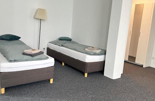 Dingolfing House | Modernes Studio mit Küche, WLAN, Parkplatz