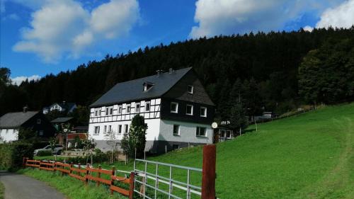 Gellinghausen Apartment | Modernisierte Ferienwohnung im schönen Sauerland