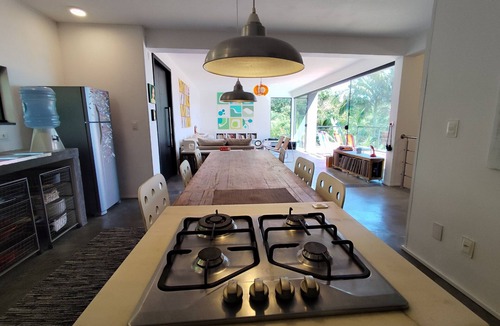 Porto da Lagoa House | Modernist Home with Panoramic Lagoon Views