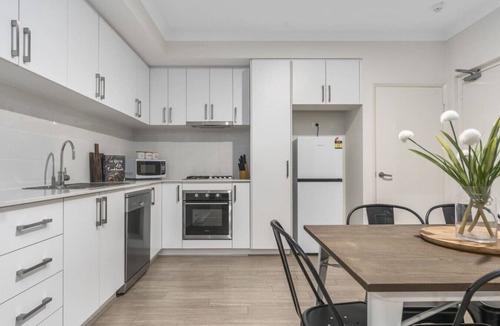 Bassendean Apartment | Modernista Getaway: Your Airport Retreat