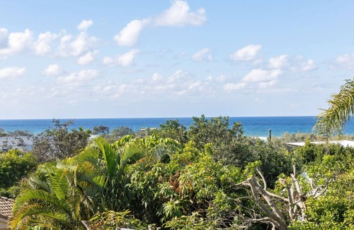 Peregian Beach House | Modernized Beachside Home in Peregian Beach
