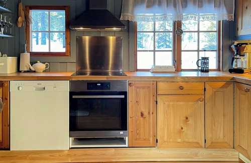 Kroderen House | Modernized cabin at Norefjell with view