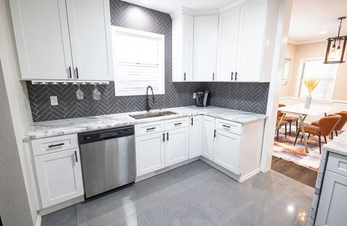 Cherry Street House | Modernized Cherry St. Historic Gem – Quiet Cul-De-Sac Home
