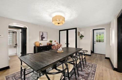 Medina House | Modernized Historical Home in Downtown Medina with Hot Tub