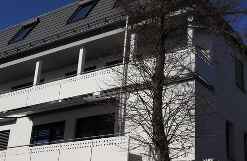 Bad Berleburg Apartment | Modernized studio with balcony and spacious bathroom with walk-in shower