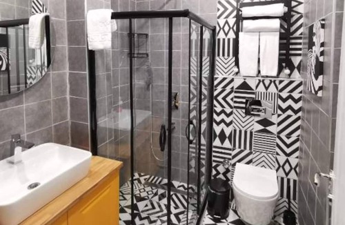 Gumussuyu Mahallesi Apartment | Modernly Decorated Flat 2+1 Taksim Center Z-1