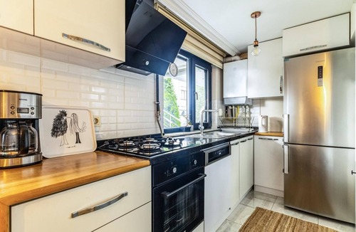 Maltepe Apartment | Modernly Designed Flat Near Metro in Maltepe