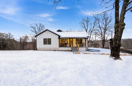 Catalpa House | moderno farm house getaway-fire pit game room