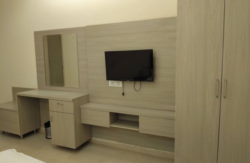 Palanpur Hotel | Modest Rooms by LIBRA