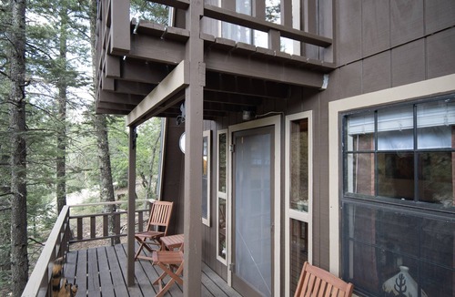 Cloudcroft Cabin | Modified A Frame Cabin.King bed. Only mins. from Ski Cloudcroft and the village.