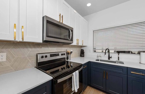 North Scottsdale Apartment | Modish2BR Pickle&Basketball Ct,Pool,BBQ Cabanas