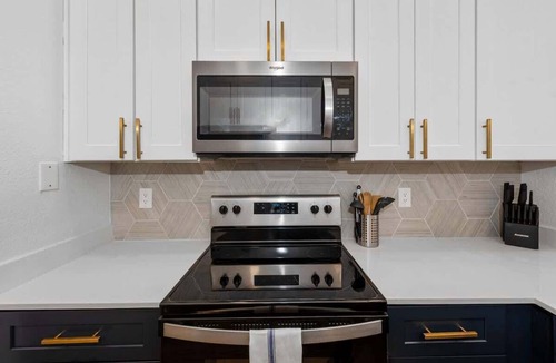 North Scottsdale Apartment | Modish2BR Pickle&Basketball Ct,Pool,BBQ Cabanas