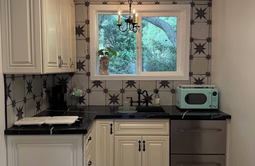 Silverado Apartment | Modjeska Canyon’s Cozy 1 Bedroom Haunted Manor