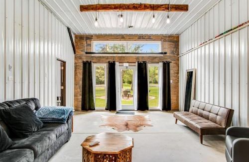 Mather House | Moe's Vineyard - Barndominium
