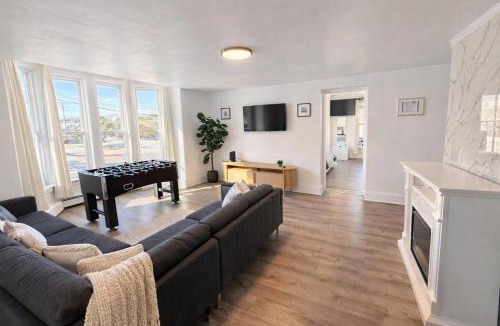 Danielson Apartment | Mohegan Sun Getaway Large Group Retreat