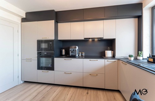 Tractorul Apartment | MoHost Valcom - Luxury Skyline Penthouse