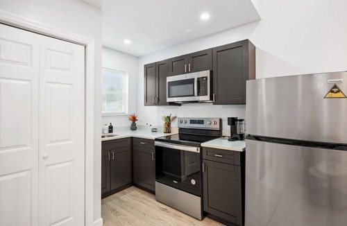Springfield Apartment | Mojitos - Springfield Brand NEW Apt!
