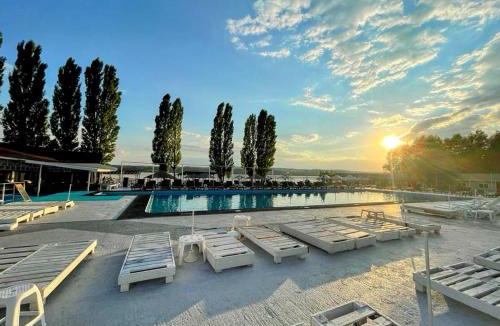 Budeasa Mare Resort | Mojo Beach
