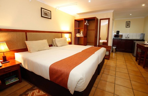 Maun Cabin | Mokoro Lodge