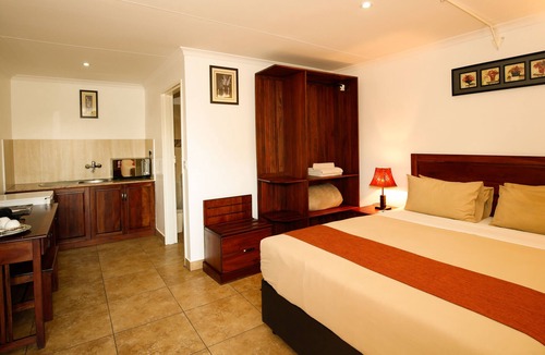 Maun Cabin | Mokoro Lodge