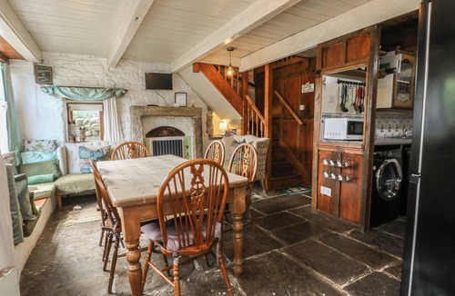 Oxenhope Cottage | MOLDY WARP BARN, pet friendly, character holiday cottage in Haworth