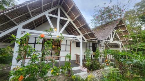 Enrique Villanueva Apartment | Molmol Cafe